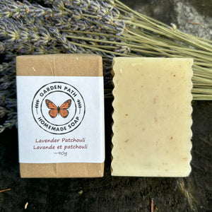 Savon au patchouli à la lavande | Huiles essentielles 100% naturelles et bourgeons de lavande - Garden Path Homemade Soap