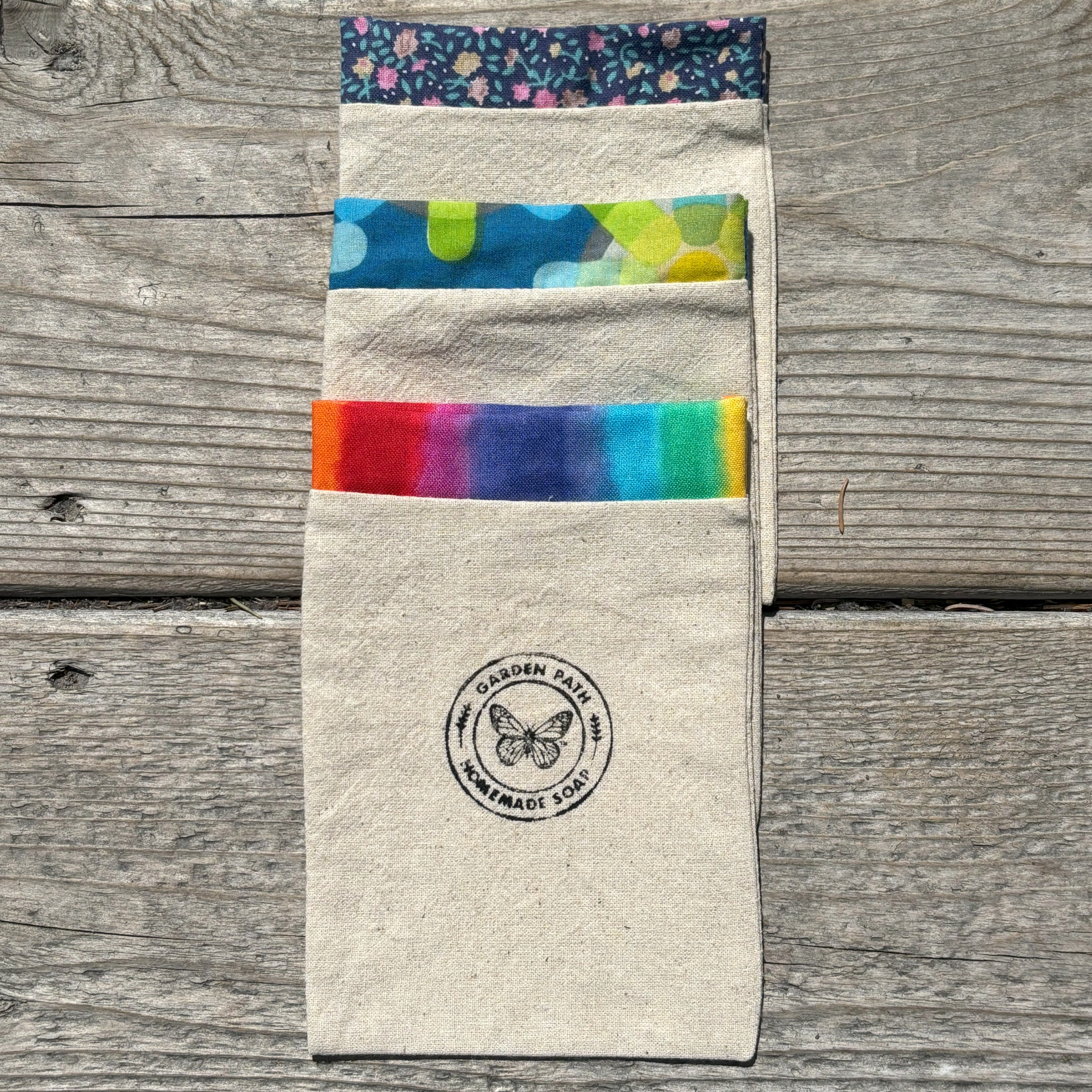 3 soap travel bags with different coloured bands.